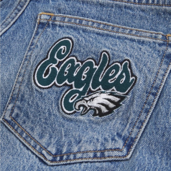 A&F NFL Curve Love High Rise 90s Relaxed Philadelphia Eagles Embroidered Jeans - Picture 2 of 11